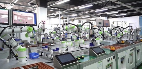 长广溪智造 以多媒体技术铸就“机汽共融”智能工厂新标杆